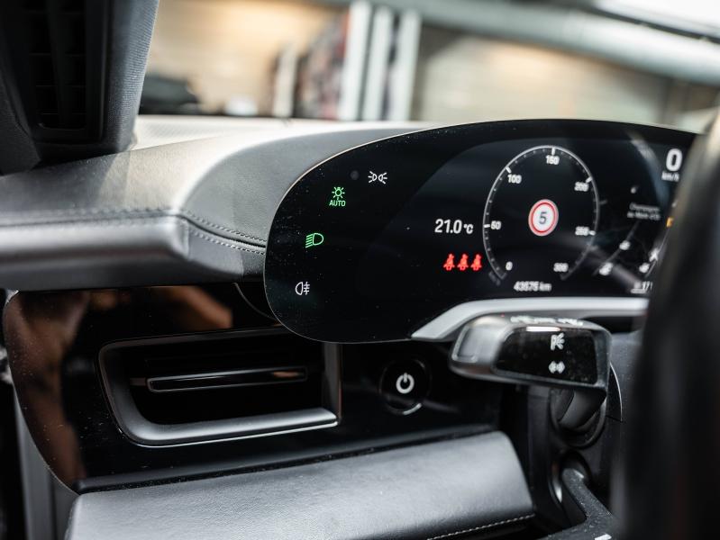 Voitures occasions PORSCHE Taycan 4S Champagne-au-Mont-d'Or