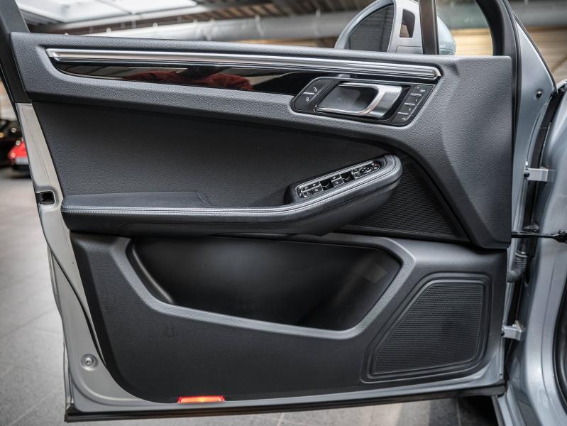 Voitures occasions PORSCHE MACAN Base Champagne-au-Mont-d'Or