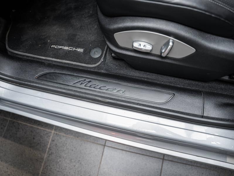 Voitures occasions PORSCHE MACAN Base Champagne-au-Mont-d'Or