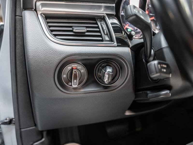 Voitures occasions PORSCHE MACAN Base Champagne-au-Mont-d'Or