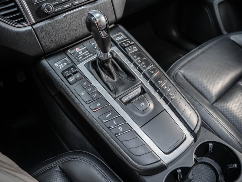 Voitures occasions PORSCHE MACAN Base Champagne-au-Mont-d'Or