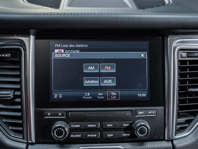 Voitures occasions PORSCHE MACAN Base Champagne-au-Mont-d'Or