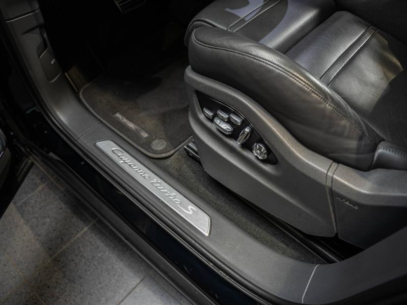 Voitures occasions PORSCHE CAYENNE Turbo S E-Hybrid Champagne-au-Mont-d'Or