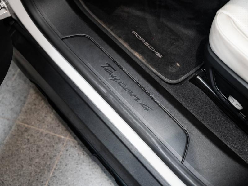 Voitures occasions PORSCHE Taycan Cross Turismo 4 Champagne-au-Mont-d'Or