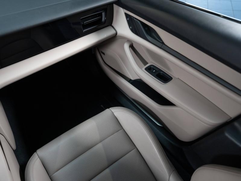 Voitures occasions PORSCHE Taycan Cross Turismo 4S Champagne-au-Mont-d'Or