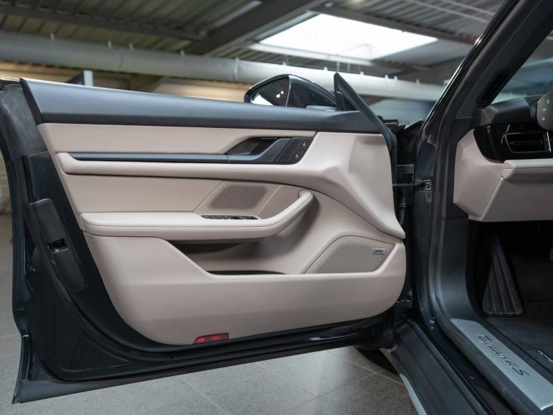 Voitures occasions PORSCHE Taycan Cross Turismo 4S Champagne-au-Mont-d'Or