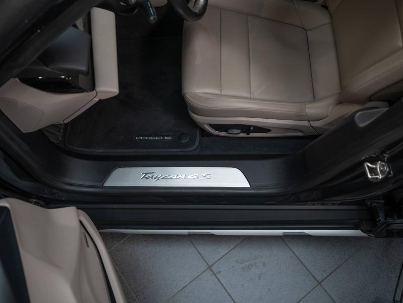 Voitures occasions PORSCHE Taycan Cross Turismo 4S Champagne-au-Mont-d'Or
