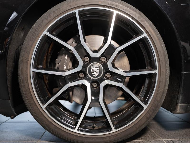 Voitures occasions PORSCHE Taycan Base Champagne-au-Mont-d'Or