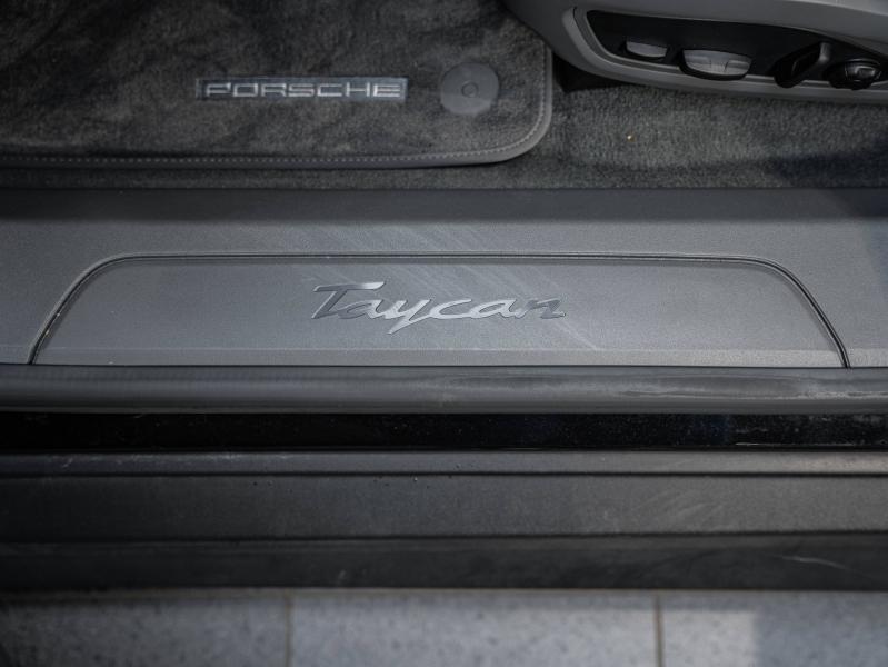 Voitures occasions PORSCHE Taycan Base Champagne-au-Mont-d'Or