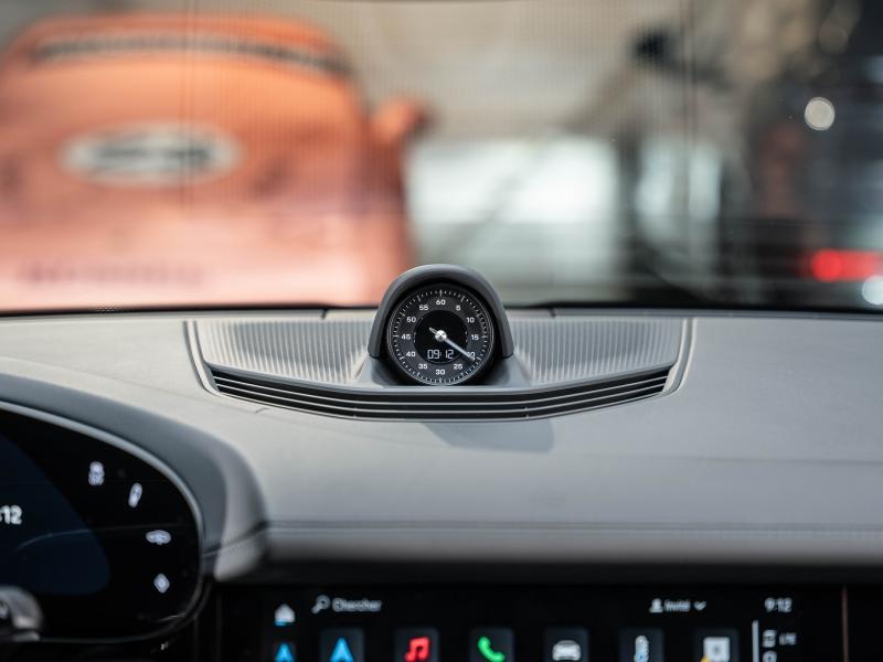 Voitures occasions PORSCHE Taycan Base Champagne-au-Mont-d'Or