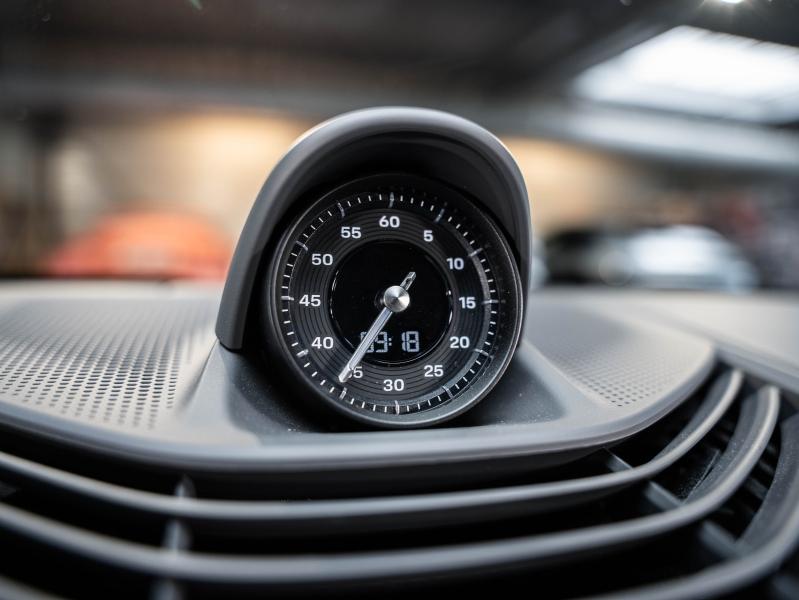 Voitures occasions PORSCHE Taycan Base Champagne-au-Mont-d'Or