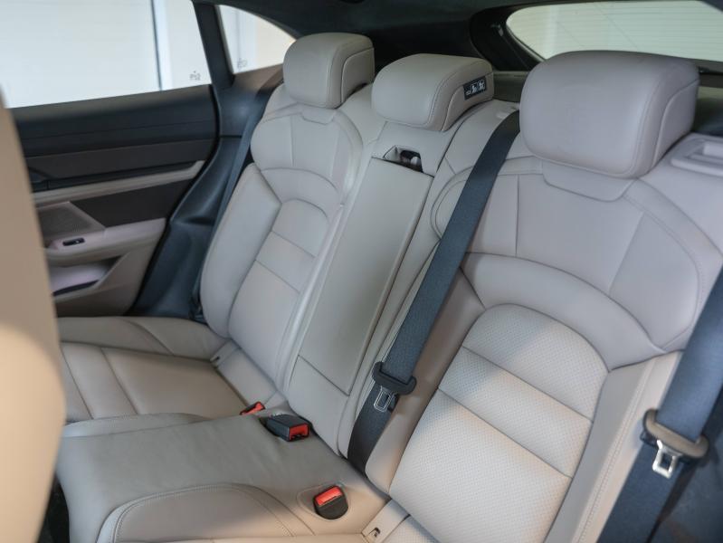 Voitures occasions PORSCHE Taycan GTS Champagne-au-Mont-d'Or