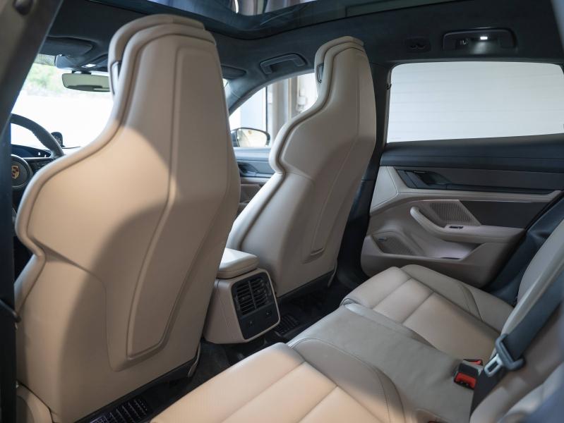 Voitures occasions PORSCHE Taycan GTS Champagne-au-Mont-d'Or