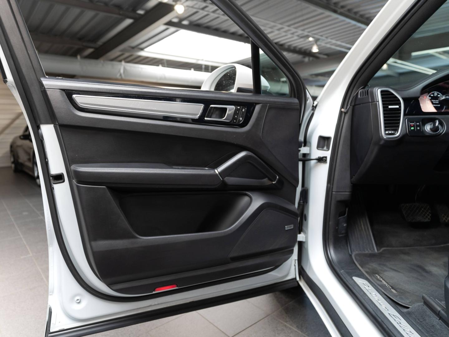 Voitures occasions PORSCHE Cayenne Coupe E-Hybrid Platinum Ed Champagne-au-Mont-d'Or