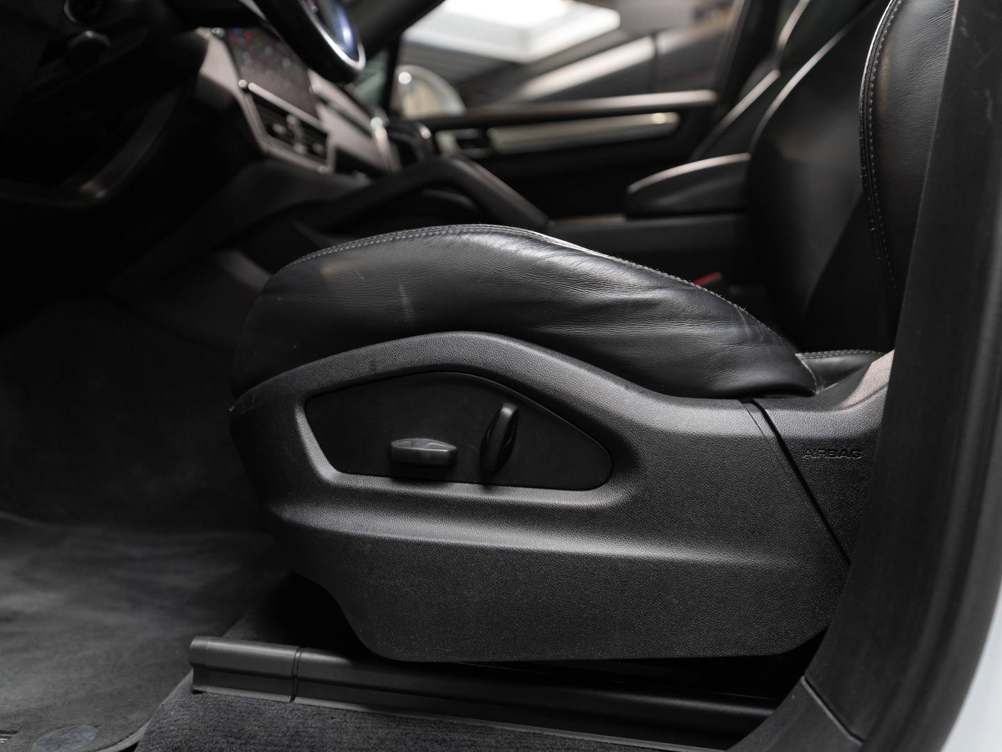Voitures occasions PORSCHE Cayenne Coupe E-Hybrid Platinum Ed Champagne-au-Mont-d'Or