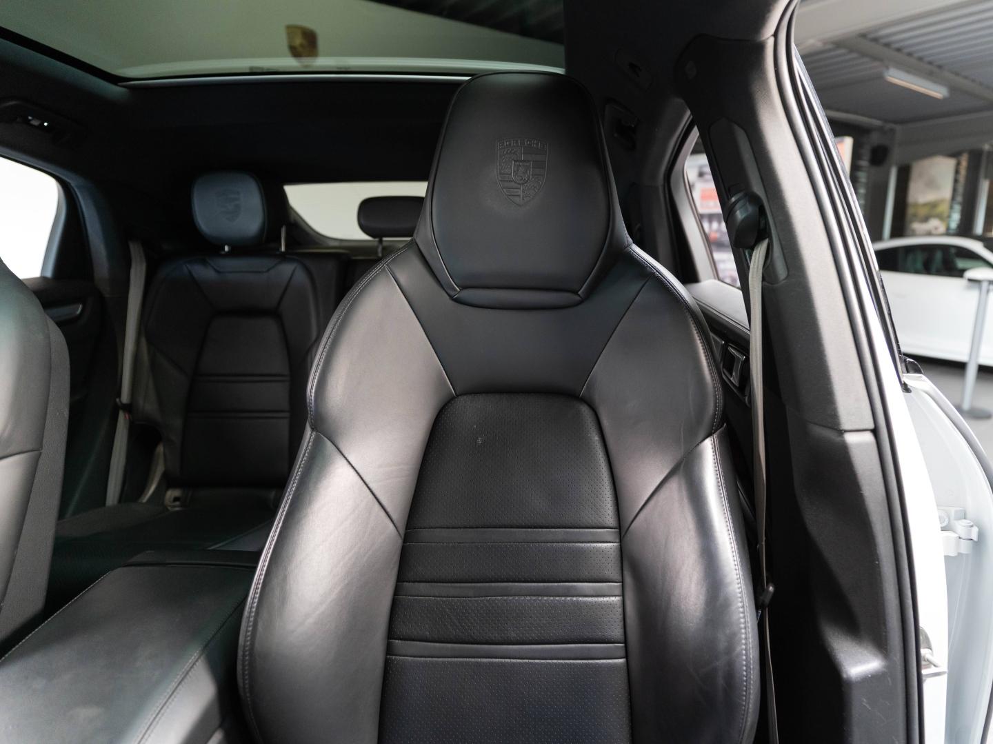 Voitures occasions PORSCHE Cayenne Coupe E-Hybrid Platinum Ed Champagne-au-Mont-d'Or