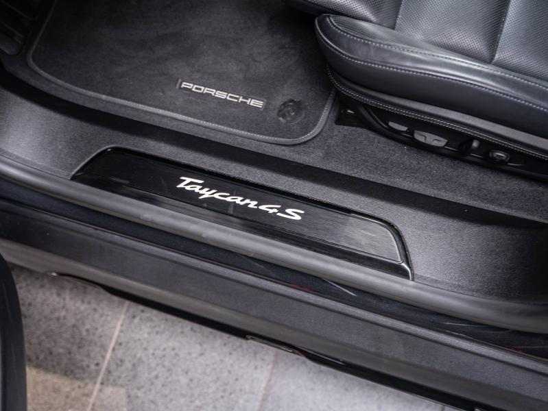 Voitures occasions PORSCHE Taycan Cross Turismo 4S Champagne-au-Mont-d'Or