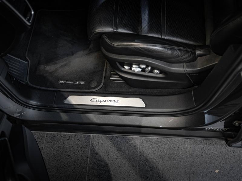 Voitures occasions PORSCHE CAYENNE E-Hybrid Champagne-au-Mont-d'Or