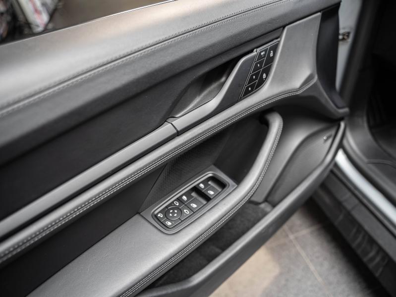 Voitures occasions PORSCHE Taycan Sport Turismo Base Champagne-au-Mont-d'Or