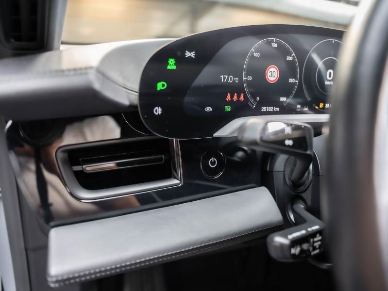 Voitures occasions PORSCHE Taycan Sport Turismo Base Champagne-au-Mont-d'Or