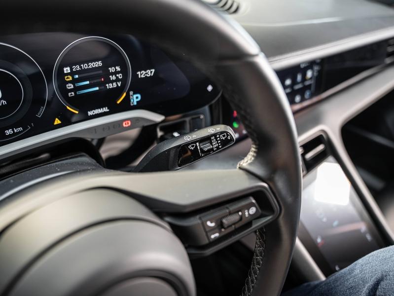 Voitures occasions PORSCHE Taycan Sport Turismo Base Champagne-au-Mont-d'Or