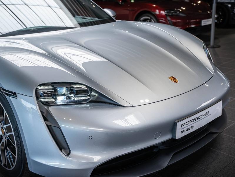 Voitures occasions PORSCHE Taycan Sport Turismo Base Champagne-au-Mont-d'Or