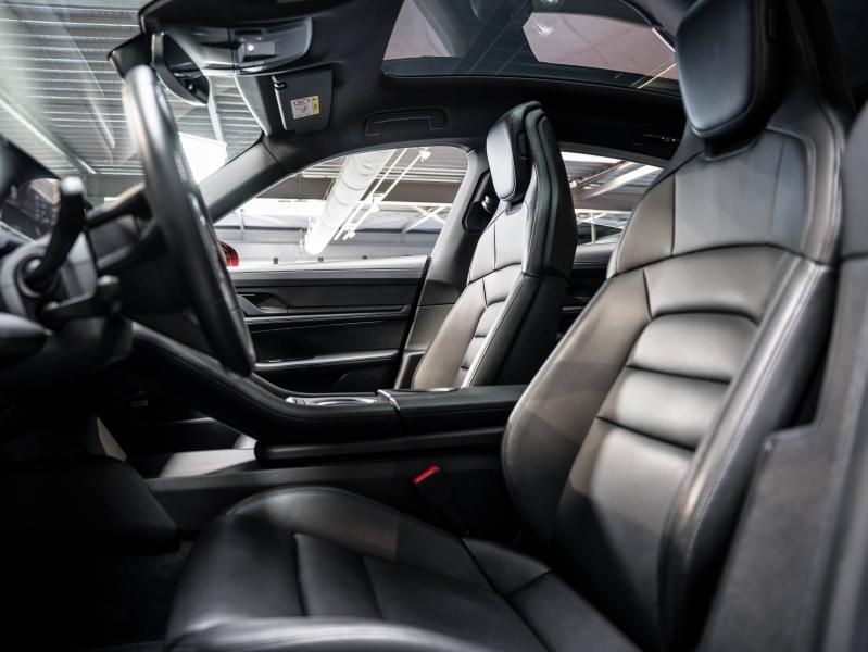 Voitures occasions PORSCHE Taycan Base Champagne-au-Mont-d'Or