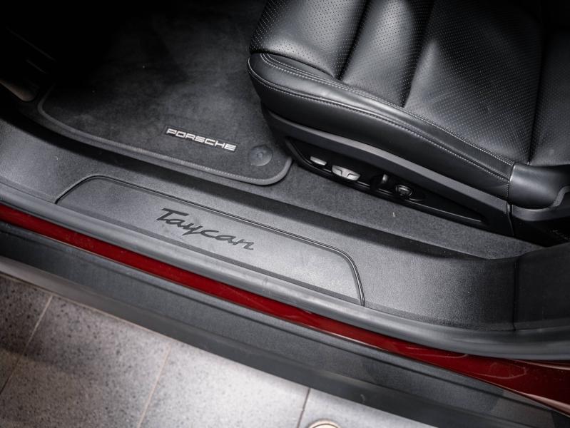 Voitures occasions PORSCHE Taycan Base Champagne-au-Mont-d'Or