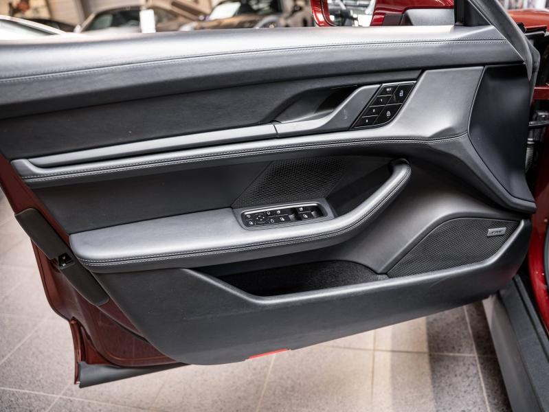 Voitures occasions PORSCHE Taycan Base Champagne-au-Mont-d'Or