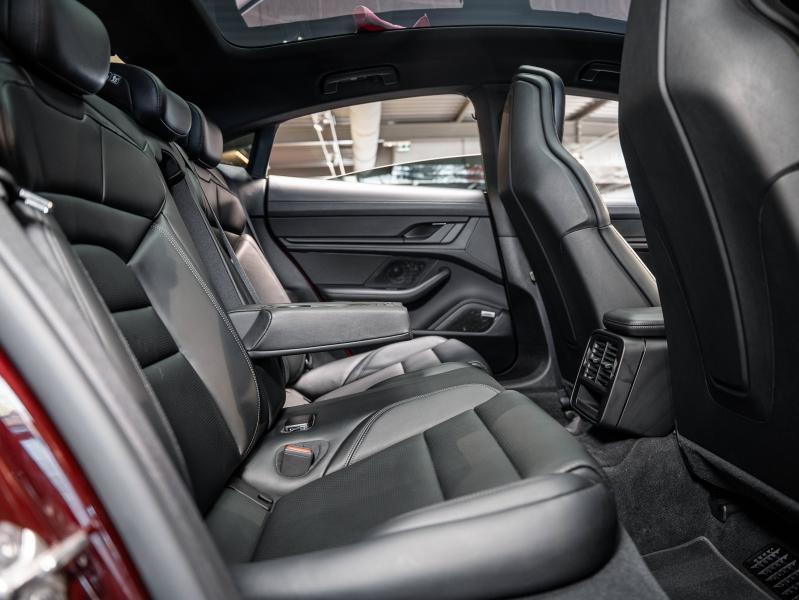 Voitures occasions PORSCHE Taycan Base Champagne-au-Mont-d'Or