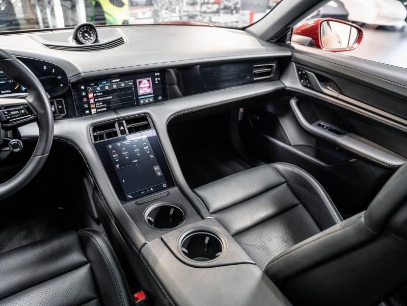 Voitures occasions PORSCHE Taycan Base Champagne-au-Mont-d'Or