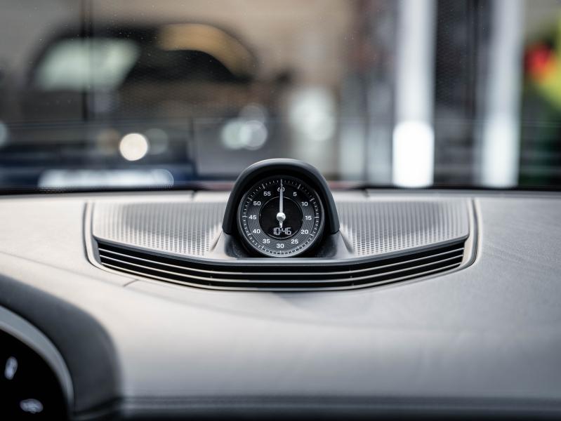 Voitures occasions PORSCHE Taycan Base Champagne-au-Mont-d'Or