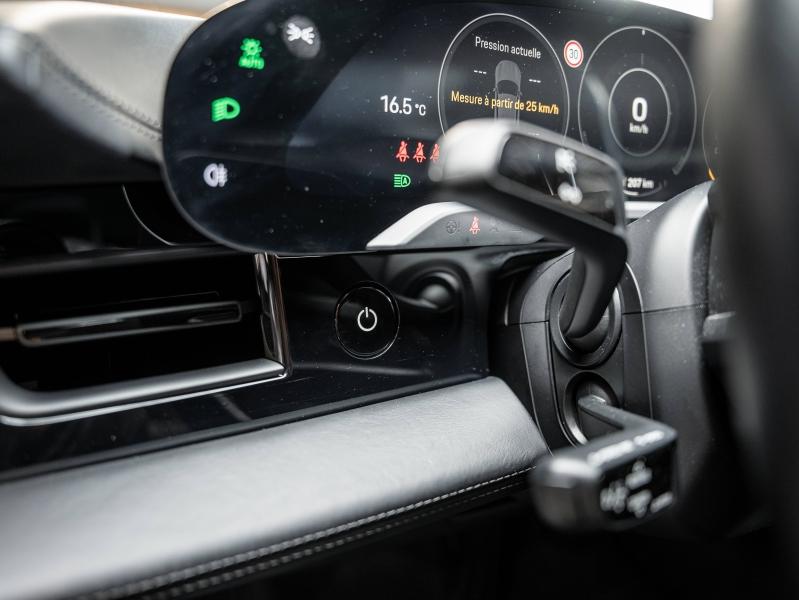 Voitures occasions PORSCHE Taycan Base Champagne-au-Mont-d'Or