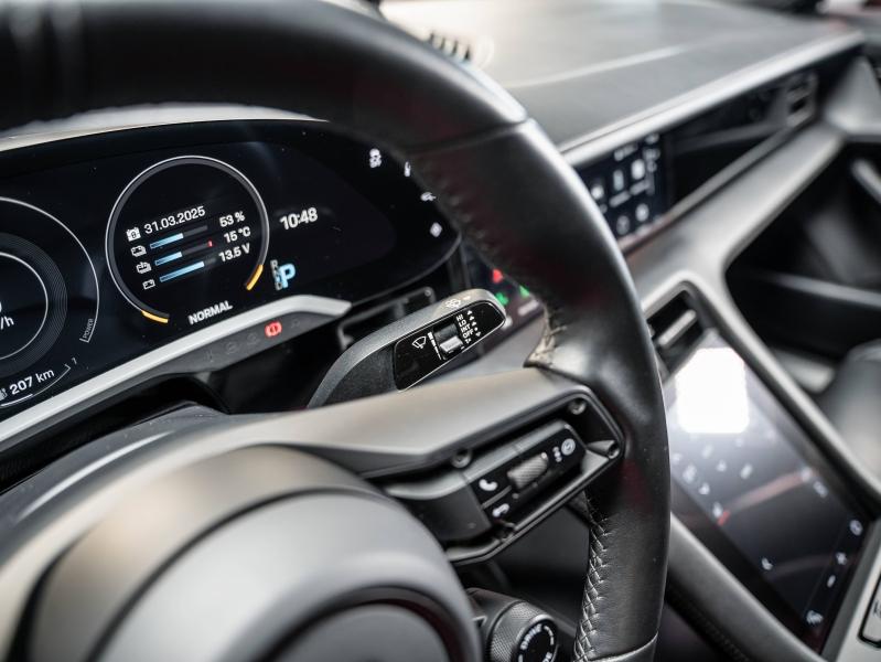 Voitures occasions PORSCHE Taycan Base Champagne-au-Mont-d'Or