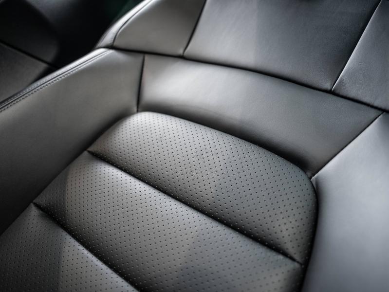 Voitures occasions PORSCHE Taycan Base Champagne-au-Mont-d'Or