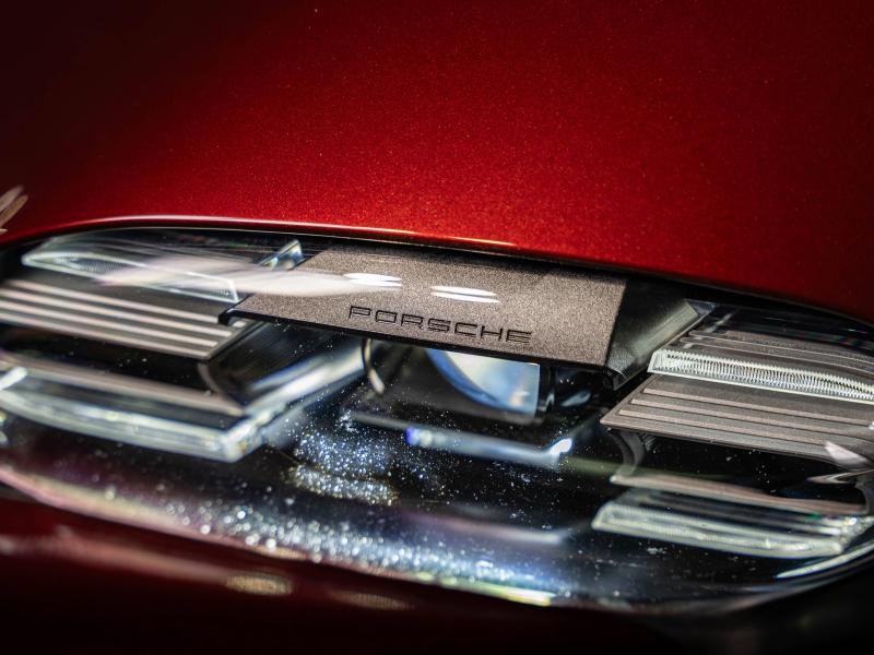 Voitures occasions PORSCHE Taycan Base Champagne-au-Mont-d'Or