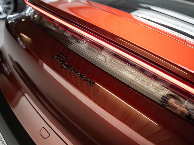 Voitures occasions PORSCHE Taycan Base Champagne-au-Mont-d'Or