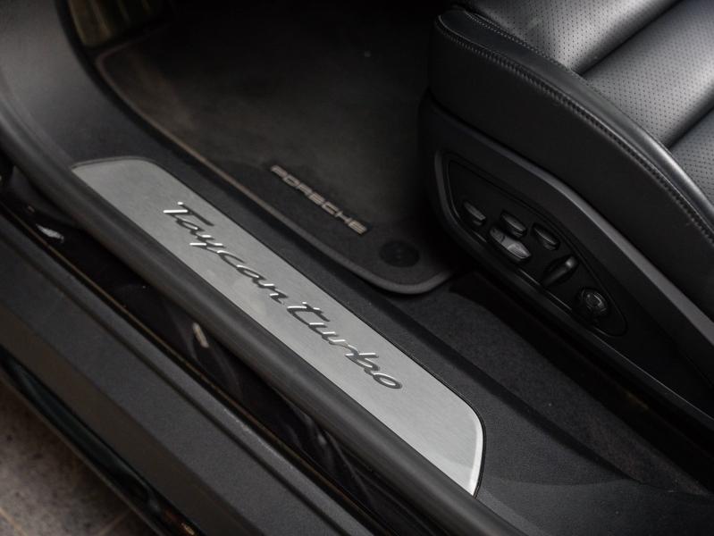 Voitures occasions PORSCHE Taycan Turbo Champagne-au-Mont-d'Or