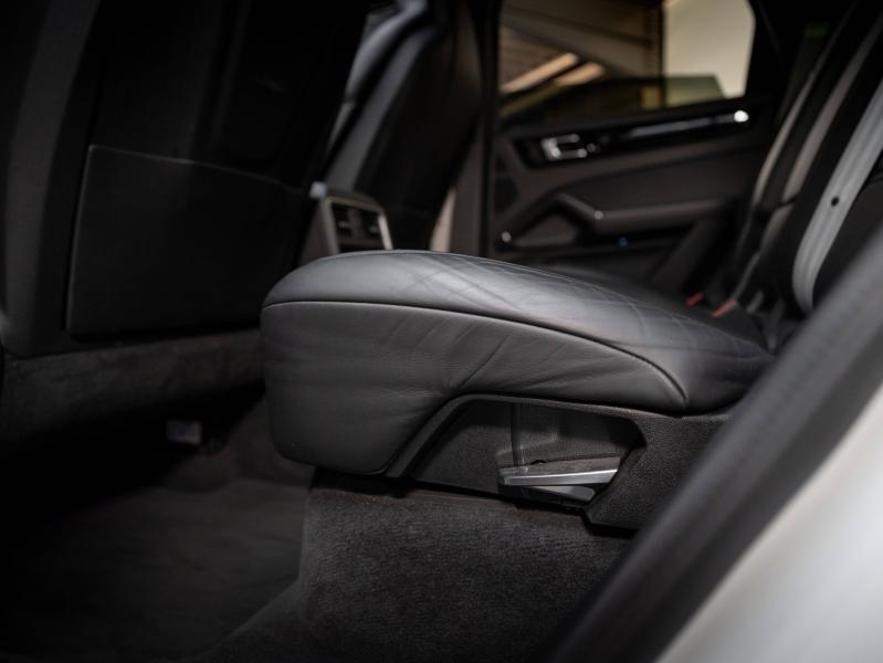 Voitures occasions PORSCHE CAYENNE E-Hybrid Champagne-au-Mont-d'Or