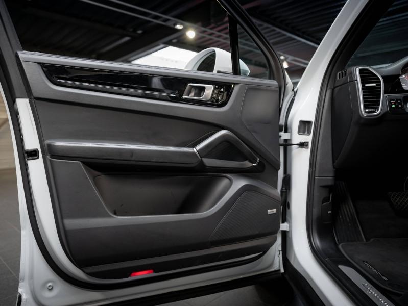 Voitures occasions PORSCHE CAYENNE E-Hybrid Champagne-au-Mont-d'Or