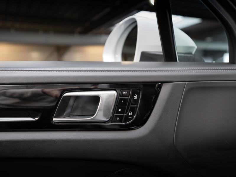 Voitures occasions PORSCHE CAYENNE E-Hybrid Champagne-au-Mont-d'Or