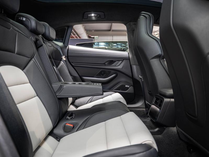 Voitures occasions PORSCHE Taycan Cross Turismo Turbo Champagne-au-Mont-d'Or