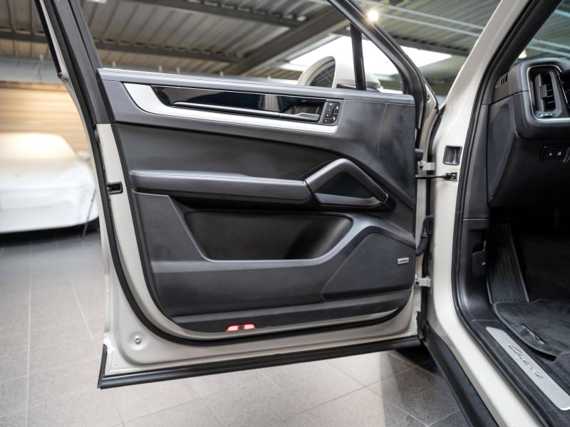 Voitures occasions PORSCHE Cayenne Coupe E-Hybrid Champagne-au-Mont-d'Or
