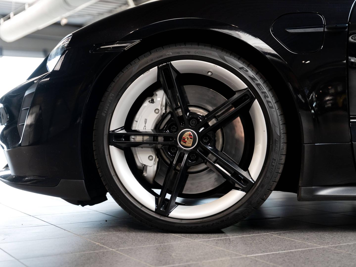 Voitures occasions PORSCHE Taycan Sport Turismo Turbo Champagne-au-Mont-d'Or