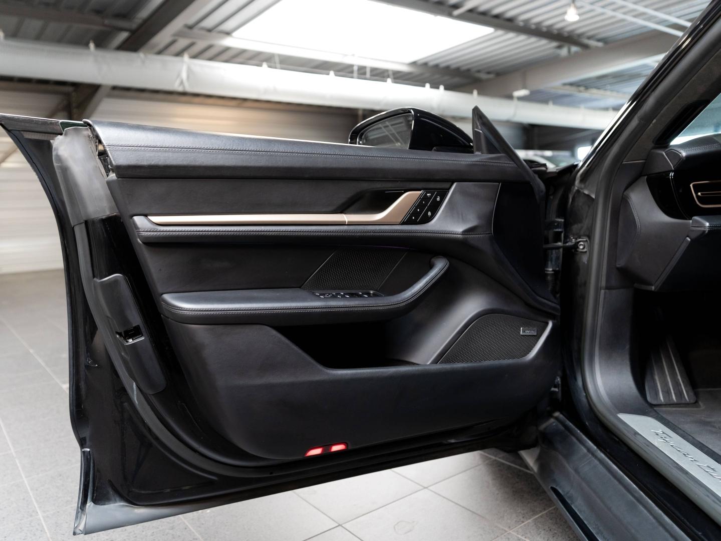 Voitures occasions PORSCHE Taycan Sport Turismo Turbo Champagne-au-Mont-d'Or