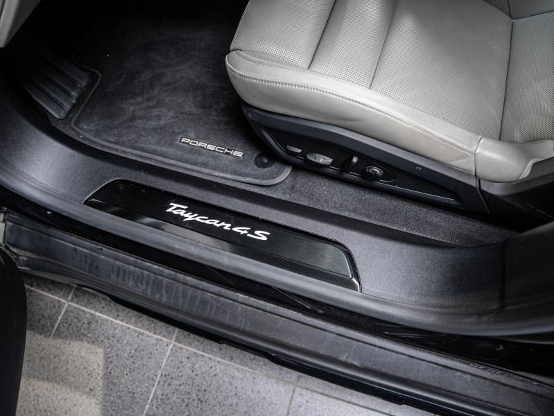 Voitures occasions PORSCHE Taycan Cross Turismo 4S Champagne-au-Mont-d'Or