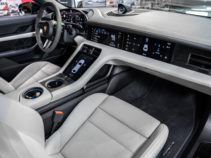 Voitures occasions PORSCHE Taycan Cross Turismo 4S Champagne-au-Mont-d'Or