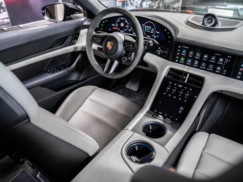 Voitures occasions PORSCHE Taycan Cross Turismo 4S Champagne-au-Mont-d'Or