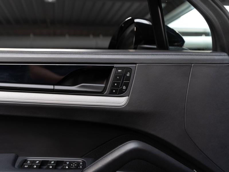 Voitures occasions PORSCHE CAYENNE E-Hybrid Champagne-au-Mont-d'Or