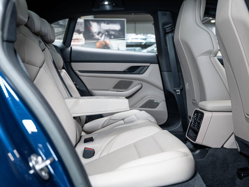 Voitures occasions PORSCHE Taycan Cross Turismo 4S Champagne-au-Mont-d'Or